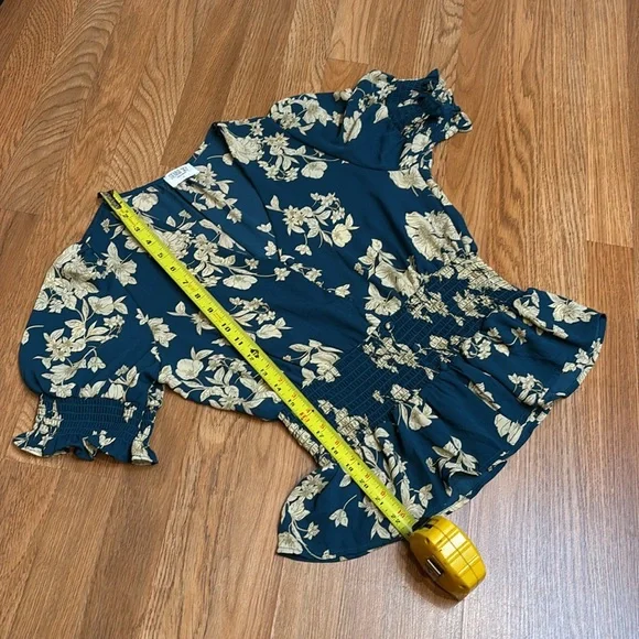 Sienna Sky dark and cream floral teal short flutter sleeve peplum blouse. Size L - Picture 16 of 17